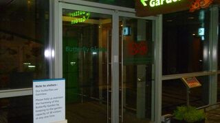 取って付けたような場所に・・・・