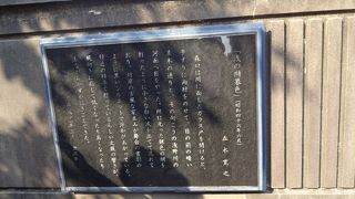 観光に疲れたら川沿いを歩くのもいい。