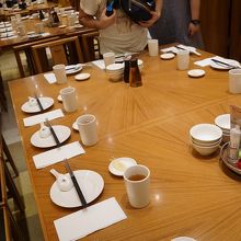 室内は細長いです