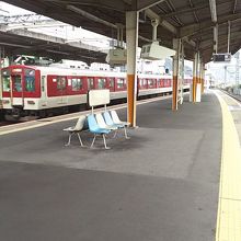 大阪線ホームは2Fにあります。