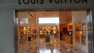 １階の西側に入っています