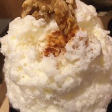 中にもこれでもか！ってほどクルミが入ってます