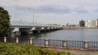 江の島にわたる橋
