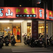 日本食のお店もあります