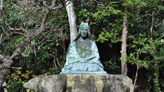 銅像があるだけです