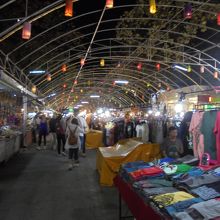 夜店回りが好きな人はたまらないでしょう。