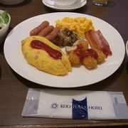 朝の５時から、朝食バイキングを頂くことができます。