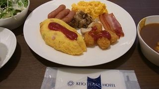 朝の５時から、朝食バイキングを頂くことができます。