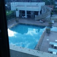 大きなプールがある