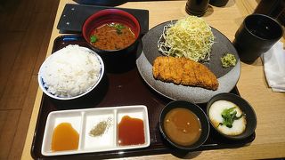 様々なソースで頂く牛かつ