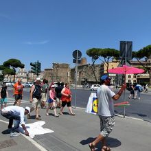 番傘もどきを売る人。