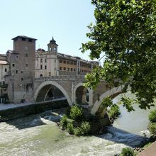 ファブリチオ橋。