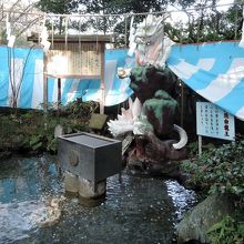 江ノ島神社 銭洗白龍王は辺津宮境内近く
