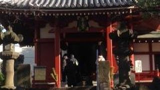 山のうえに立つお堂