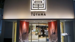 入ってすぐにあったのは井波彫刻