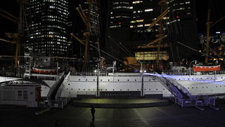 帆船が係留されています