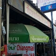 カオソーイで有名なお店。とてもリーズナブルです。