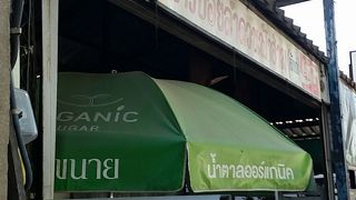 カオソーイで有名なお店。とてもリーズナブルです。