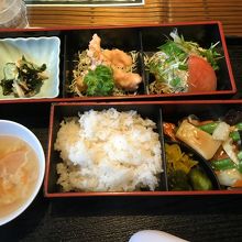 香港Ａランチ１１８０円・・・・高い