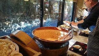 平日ランチタイムのバイキングがお得。