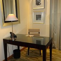 スタンド付きのデスクです