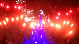 夜空を彩る花火