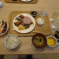 朝食はバイキング