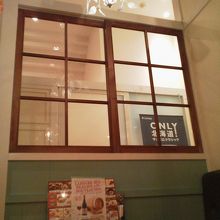 個室風の店内です．