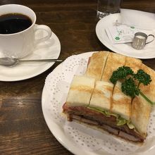 珈琲はサンドと頂くと@200円に