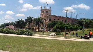 カラフルな宮殿です。