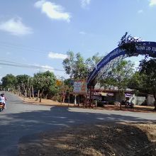 国道からの分岐点、ここを右折