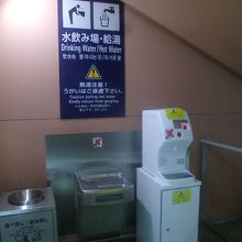 KIXのT１到着階に設置されている給湯器の様子