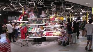 クリスマスシーズンのサヤーム ディスカバリー センター