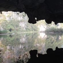 洞窟からの出口