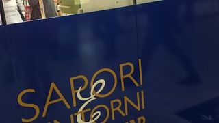 駅地下で便利です