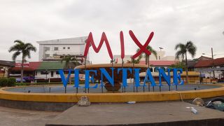 繁華街の通りの目印