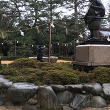 御慈愛の御神像。