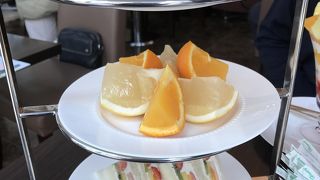 断面が美しいフルーツサンドを楽しめるアフタヌーンティーセット