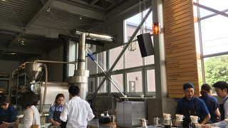 相変わらず行列のできるコーヒー