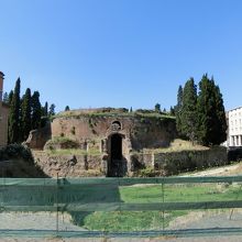 アウグストゥス廟。