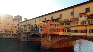 ため息のでる美しいフィレンツェ最古の橋、ポンテ・ヴェッキオ。