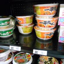 日本のカップ麺も揃っています