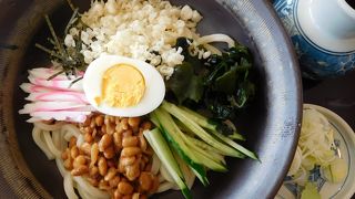 茨城らしい「しょぼろ納豆うどん」が頂けます。