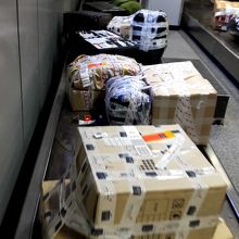 ウズベキスタン人はタンボールの荷物が多い