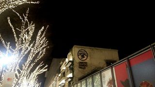 表参道沿いにあるショッピングモール