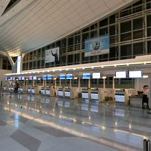 チェックインカウンター。