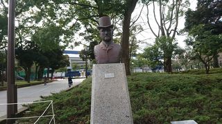 横浜公園などを設計