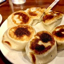 皮が厚めの焼き餃子