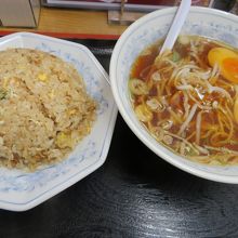 チャーハンとおともラーメンを食べました