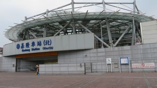 大きく綺麗な駅になっていました